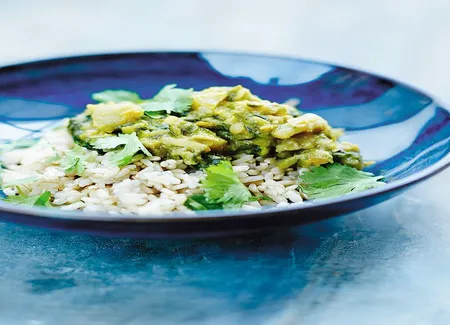 Riz semi-complet, curry d'épinards et de lentilles