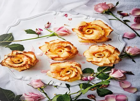 Roses de pommes et gelée de rose