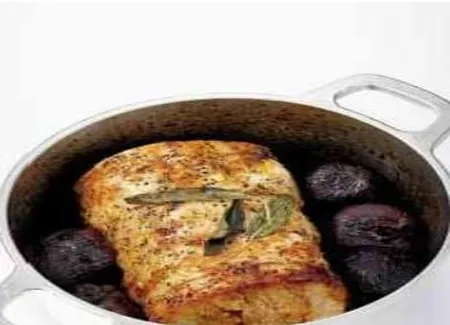 Rôti de porc à la sauge et aux oignons