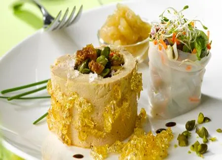 Roulé de foie gras et petits légumes