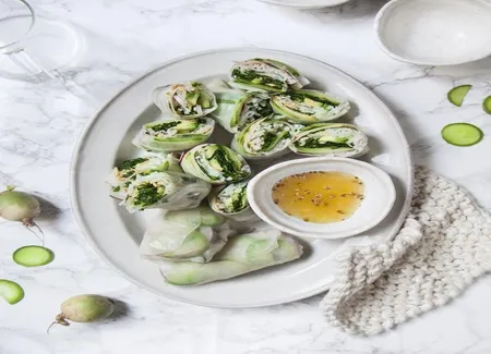 Rouleaux de printemps au kale et radis