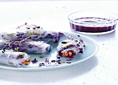 Rouleaux de printemps aux fleurs d'hibiscus