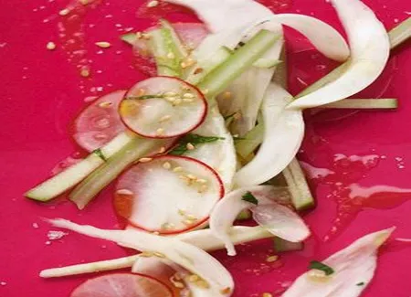 Salade de légumes émincés