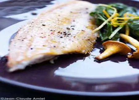 Sole poelee aux epinards, girolles et gingembre