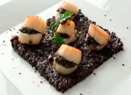 Saint jacques au caviar et riz noir