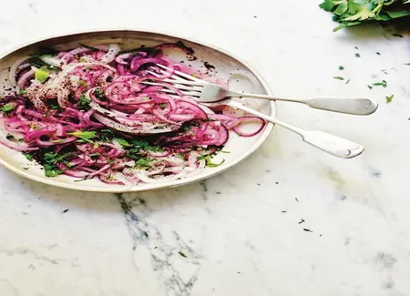 Salade à l'oignon et au sumac