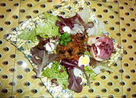 Salade ardèchoise à la ratatouille et aux picodons