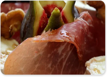 Salade au crottin, melon et figues