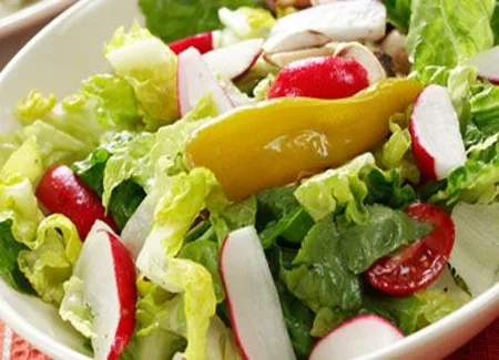 Salade aux radis et poivron jaune