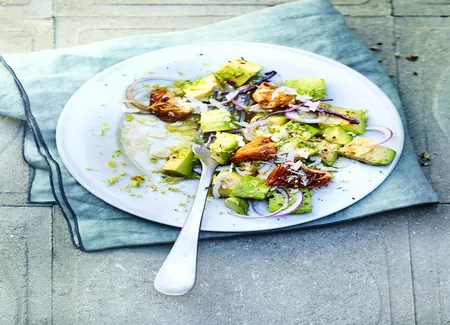 Salade caesar à l'avocat