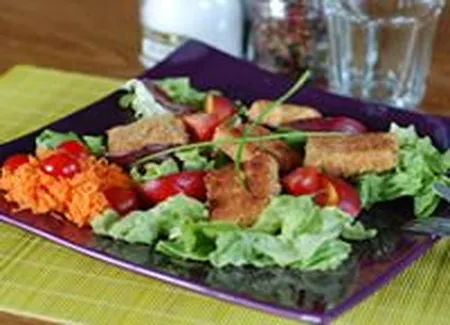 Salade composée chèvre, magret et nectarine