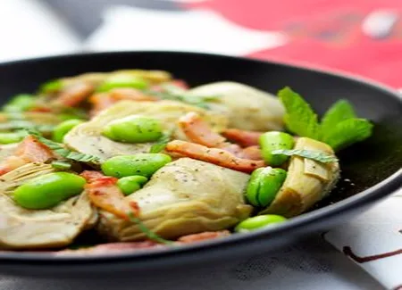 Salade d'artichauts et de fèves