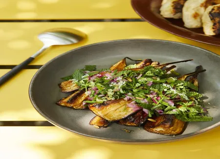 Salade d'aubergines fumées aux herbes fraîches