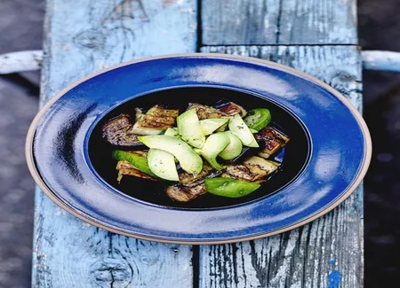 Salade d'aubergines, tomates vertes et avocat