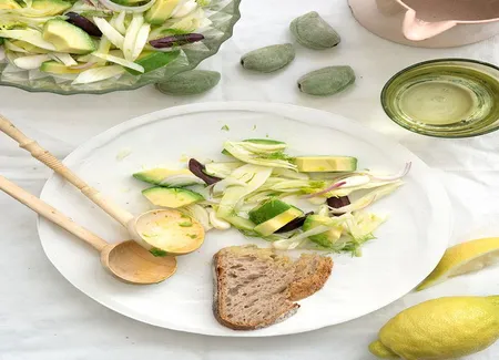 Salade d'avocat et fenouil aux amandes