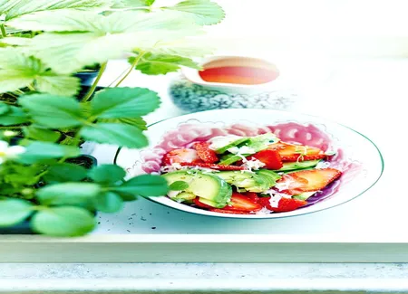 Salade d'avocats, crabe et fraises