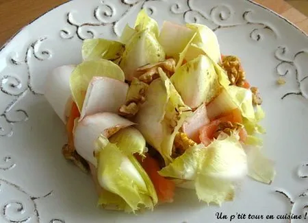 Salade d'endive aux noix et au saumon fumé