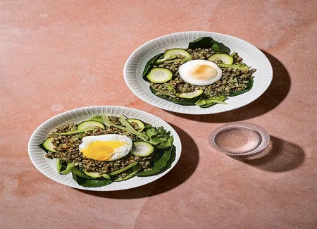 Salade d'épeautre aux oeufs pochés