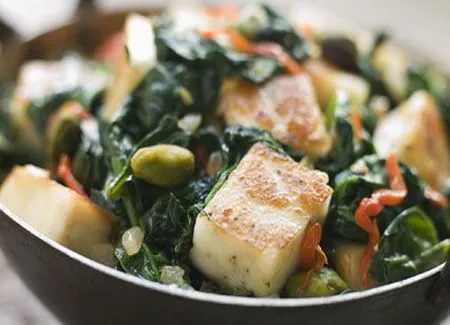Salade d'épinards au tofu
