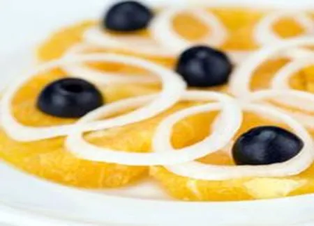 Salade d'oranges aux oignons nouveaux