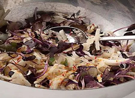 Salade de céleri et pousses de radis