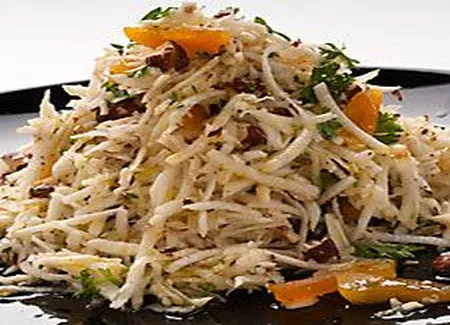 Salade de céleri rave aux abricots et noisettes
