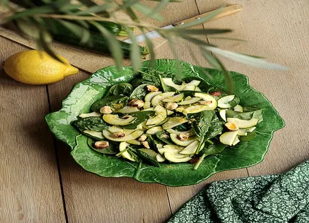 Salade de courgettes crues aux noisettes