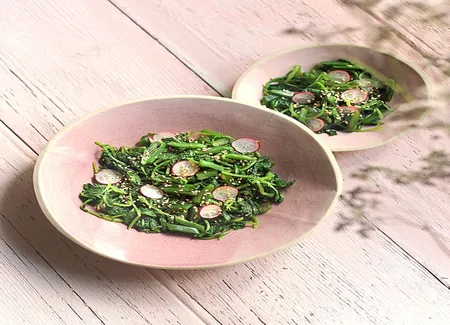 Salade de fanes de radis à la japonaise