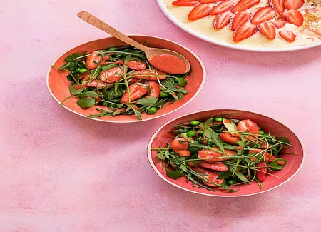 Salade de fraises, petits pois et avocat