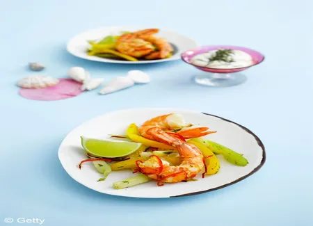 Salade de légumes, crevettes et lait de coco