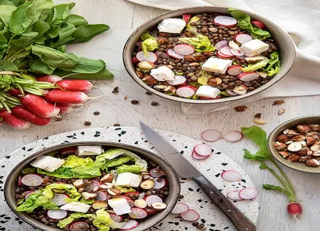 Salade de lentilles au chèvre et noisettes