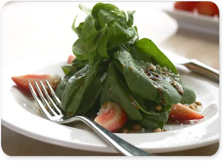 Salade de mâche au kiwi et aux fraises