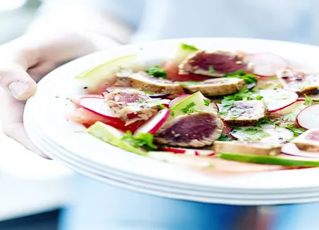Salade de pastèque, tataki de thon