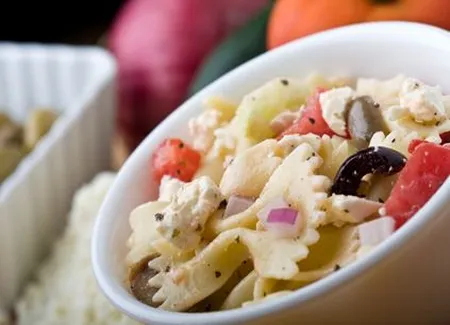 Salade de pâtes à la feta et aux poivrons