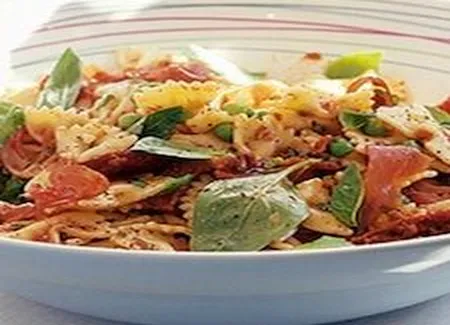 Salade de pâtes style delicatessen