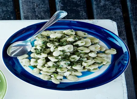 Salade de petites fèves