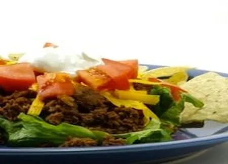 Salade de poulet avec tortillas
