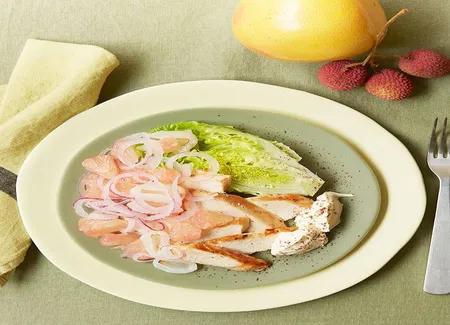 Salade de poulet épicé, pamplemousse, litchis