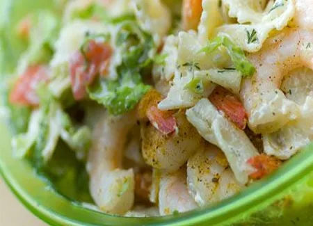 Salade de poulet et crevettes à l'huile de sésame