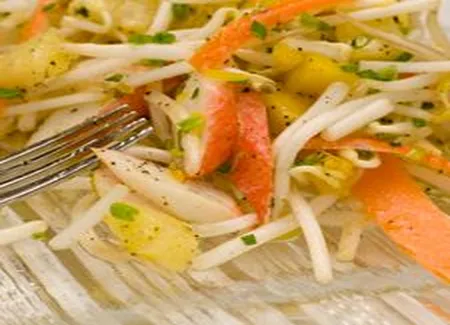 Salade de pousses de soja au surimi