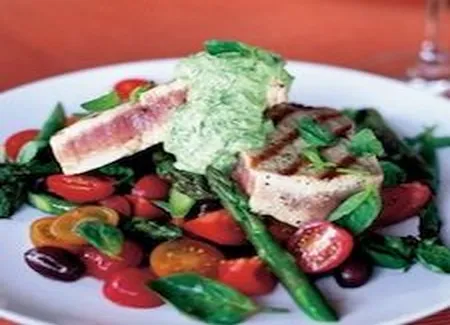 Salade de thon cuit avec crème fraîche au basilic