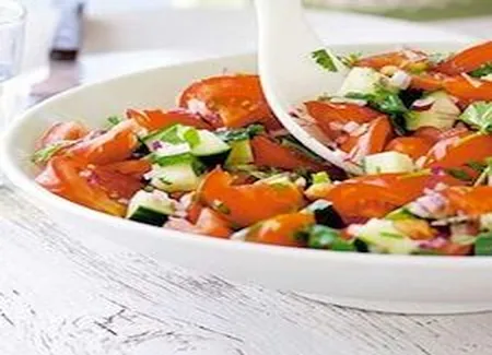 Salade de tomate, concombre et coriandre