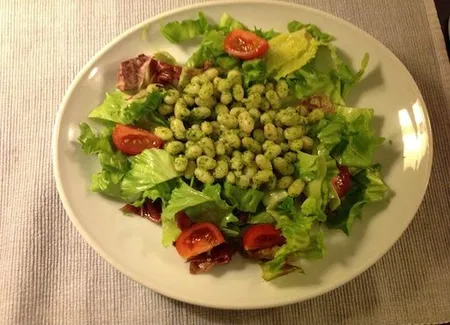 Salade et coco de paimpol au pesto de roquette