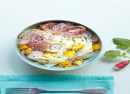 Salade fenouil, pêche, jambon cru