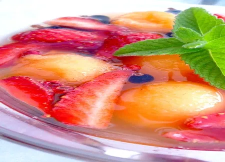 Salade glacée de melon, fraises et cassis au poivre de sichuan