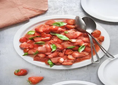 Salade pastèque, fraises, et tomates cerises