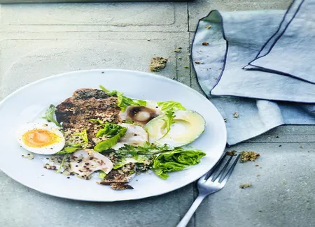 Salade quinoa, avocat et oeufs