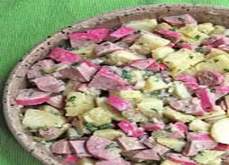 Salade strasbourgeoise de pommes de terre et cervelas