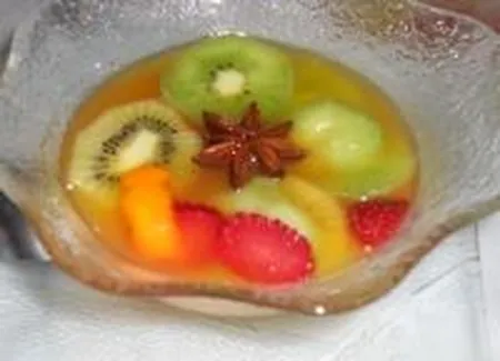 Salades de fraises et kiwis à l'anis