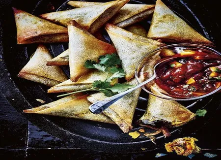 Samosa au pulled pork, mangue et coriandre